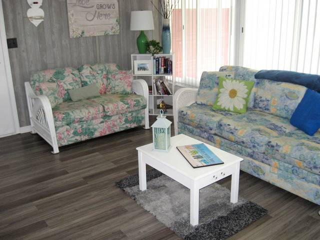 Mobile Home Sunroom and Lanai Decorating Ideas
