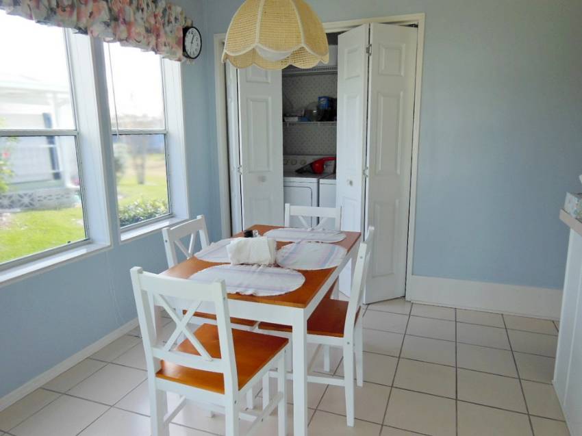 Mobile Home Sunroom and Lanai Decorating Ideas