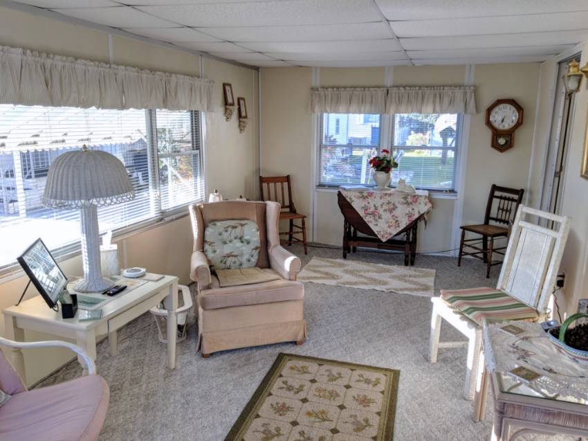 Mobile Home Sunroom and Lanai Decorating Ideas