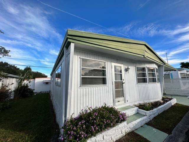 1280 Lakeview Drive a Clearwater, FL Mobile or Manufactured Home for Sale