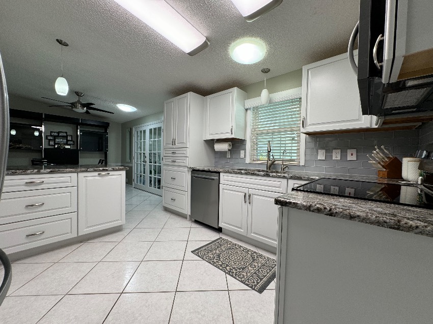 6278 Cardigan Circle a Sarasota, FL Mobile or Manufactured Home for Sale