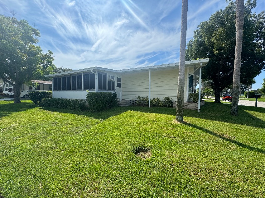 5609 Queensbury Blvd a Sarasota, FL Mobile or Manufactured Home for Sale