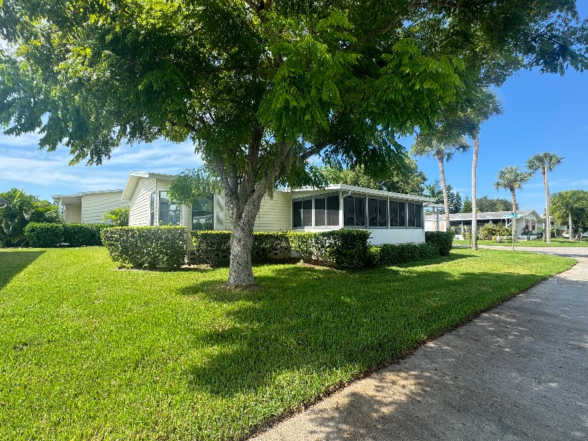 5609 Queensbury Blvd a Sarasota, FL Mobile or Manufactured Home for Sale