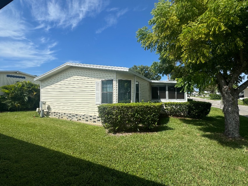 5609 Queensbury Blvd a Sarasota, FL Mobile or Manufactured Home for Sale