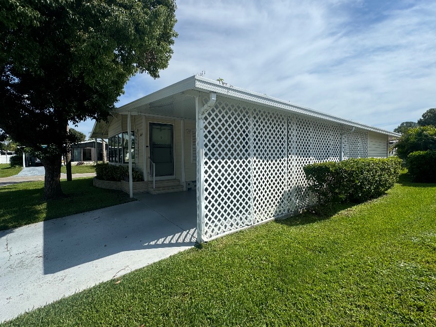 5609 Queensbury Blvd a Sarasota, FL Mobile or Manufactured Home for Sale