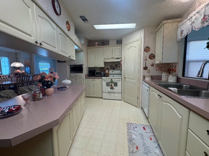 5609 Queensbury Blvd a Sarasota, FL Mobile or Manufactured Home for Sale