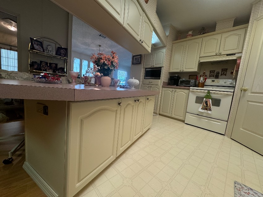 5609 Queensbury Blvd a Sarasota, FL Mobile or Manufactured Home for Sale