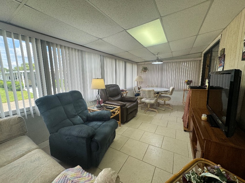 5609 Queensbury Blvd a Sarasota, FL Mobile or Manufactured Home for Sale