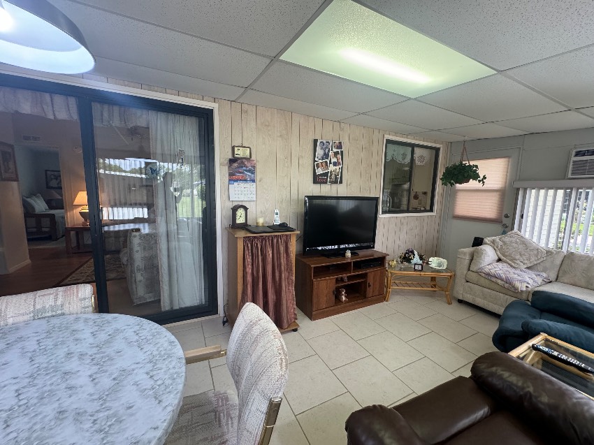 5609 Queensbury Blvd a Sarasota, FL Mobile or Manufactured Home for Sale