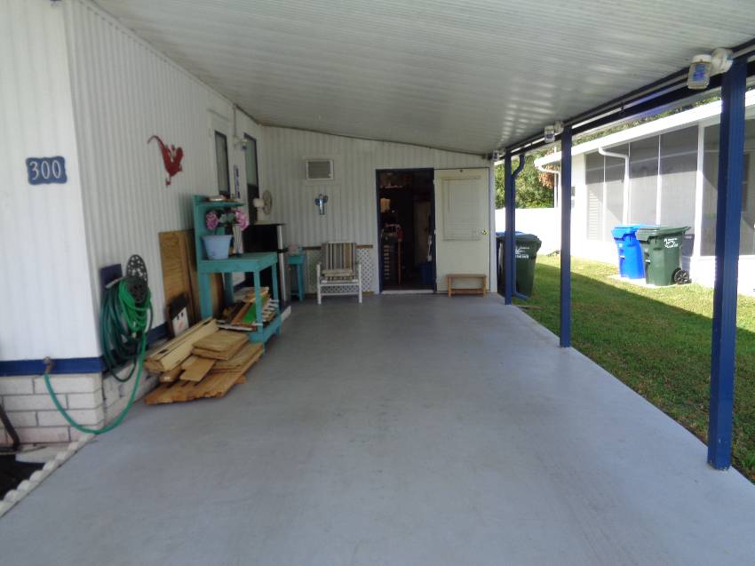 300 Queen Mary Loop a Lakeland, FL Mobile or Manufactured Home for Sale