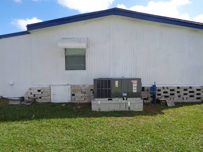 300 Queen Mary Loop a Lakeland, FL Mobile or Manufactured Home for Sale