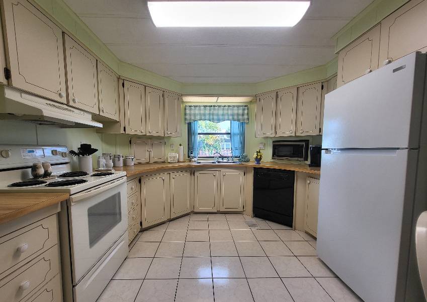 5352 Ashford Pl a Sarasota, FL Mobile or Manufactured Home for Sale