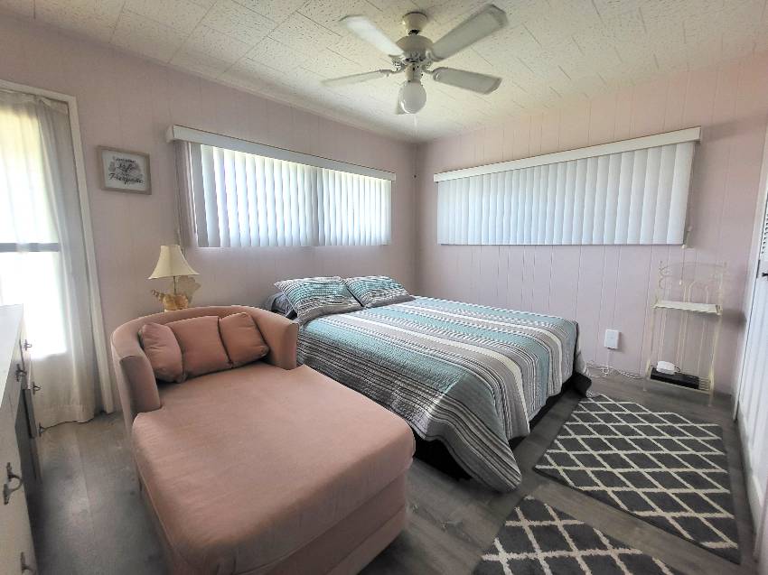 2324 Fremont Dr a Sarasota, FL Mobile or Manufactured Home for Sale