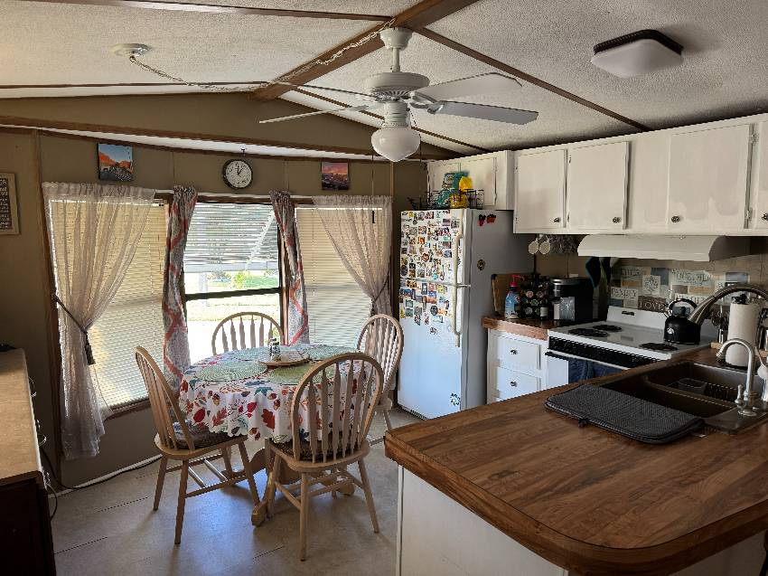 466 Holiday Blvd a Lakeland, FL Mobile or Manufactured Home for Sale