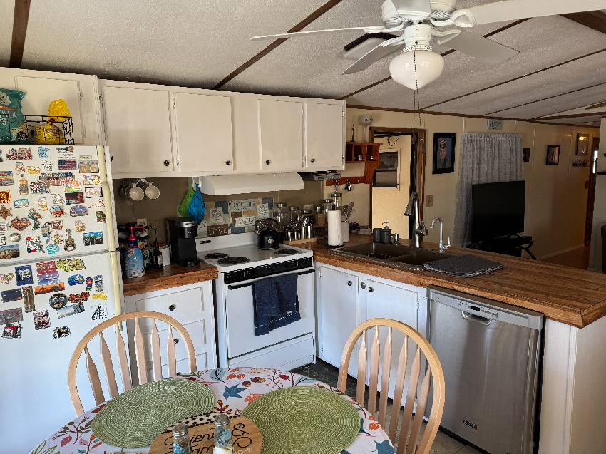 466 Holiday Blvd a Lakeland, FL Mobile or Manufactured Home for Sale