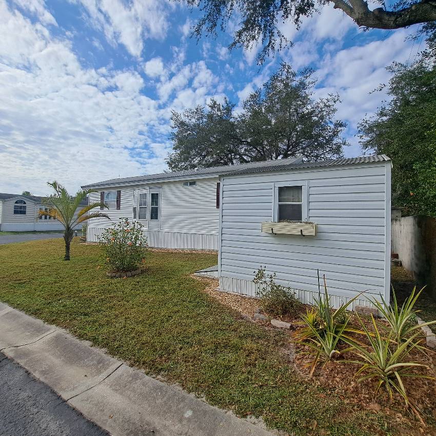 39635 Hazeltine Ave a Zephyrhills, FL Mobile or Manufactured Home for Sale