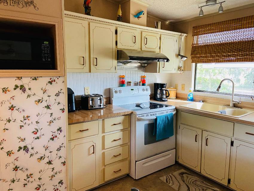 2861s. Crystal Lake Drive a Avon Park, FL Mobile or Manufactured Home for Sale