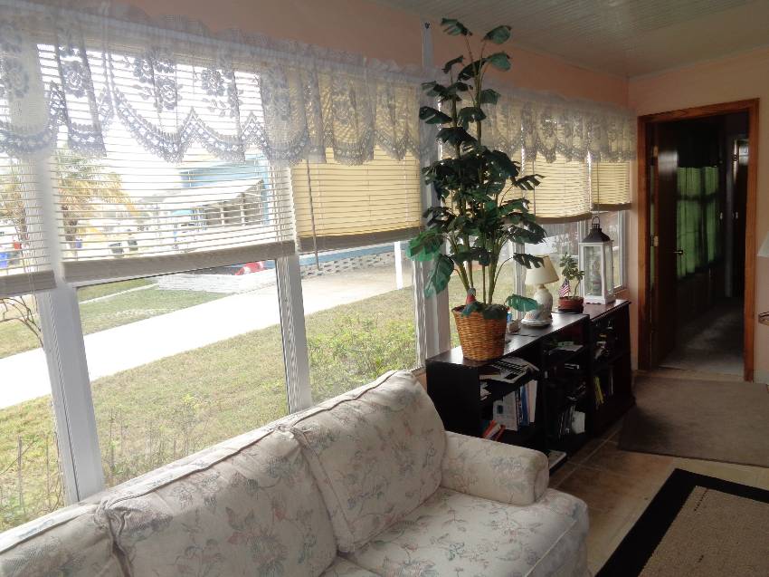 42 Kelly Dr a Lakeland, FL Mobile or Manufactured Home for Sale