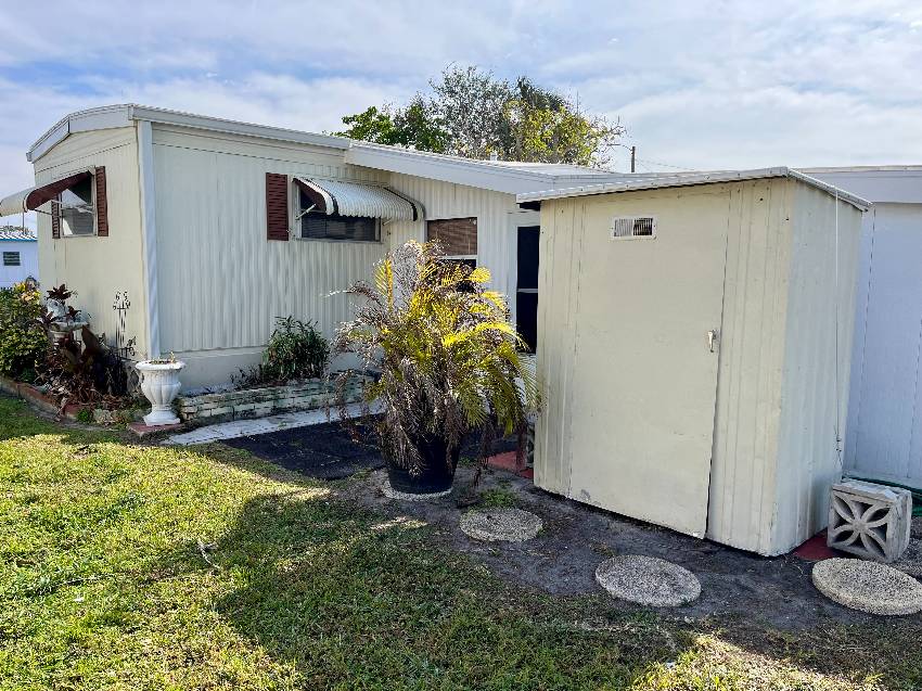 14 Imperial Ave a Palmetto, FL Mobile or Manufactured Home for Sale