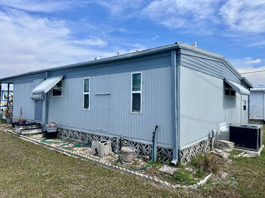 7 Evergreen Ave a Palmetto, FL Mobile or Manufactured Home for Sale