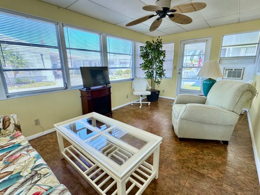 1415 Main St Lot 279 a Dunedin, FL Mobile or Manufactured Home for Sale