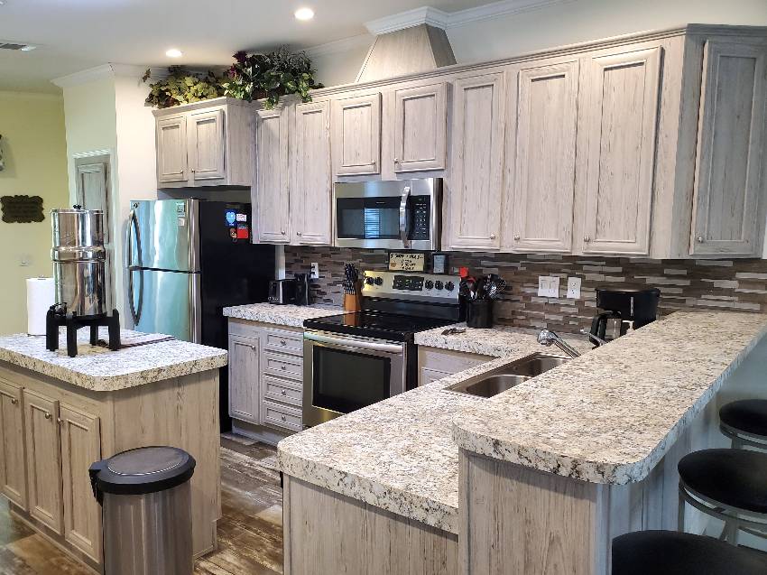 10664 S Sterlingshire Terrace a Homosassa, FL Mobile or Manufactured Home for Sale