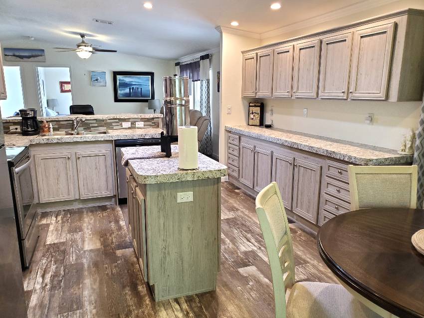 10664 S Sterlingshire Terrace a Homosassa, FL Mobile or Manufactured Home for Sale