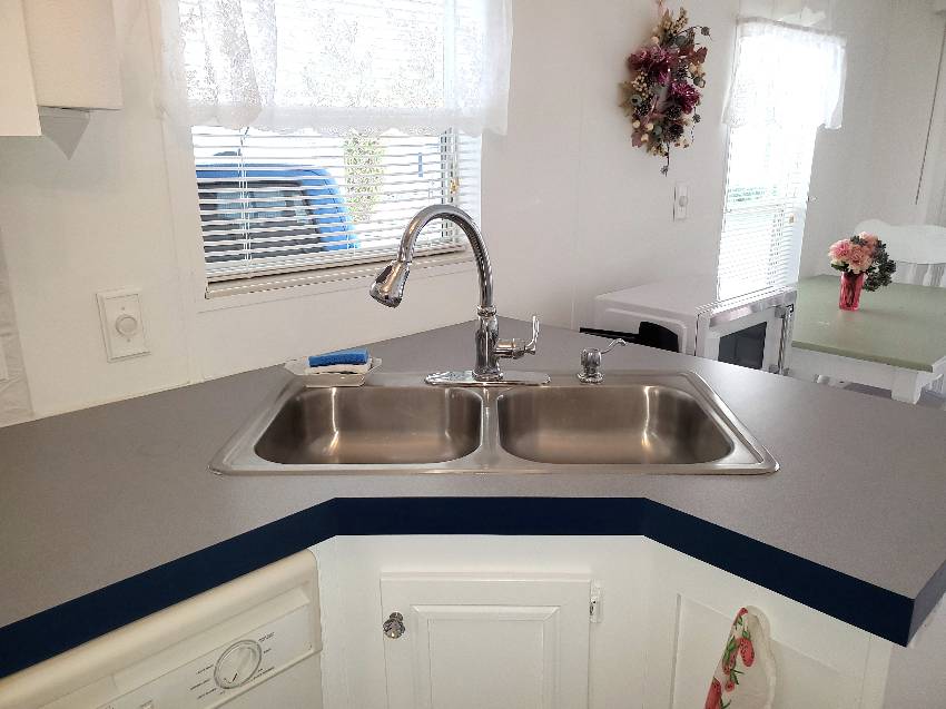 10456 S Little Hampton Terrace a Homosassa, FL Mobile or Manufactured Home for Sale