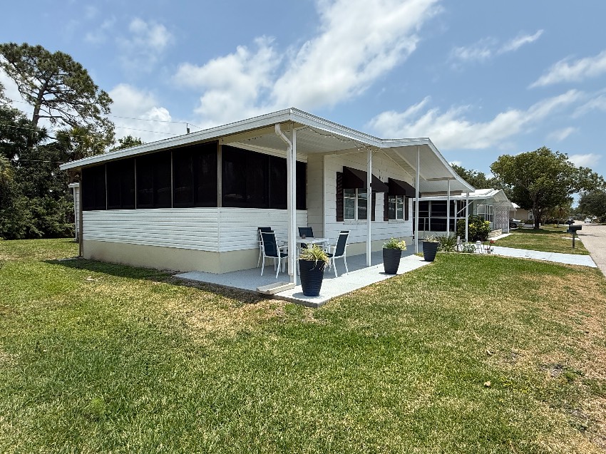 5453 Seven Oaks Dr a Sarasota, FL Mobile or Manufactured Home for Sale