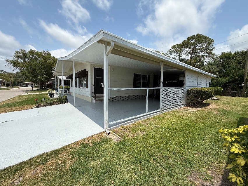 5453 Seven Oaks Dr a Sarasota, FL Mobile or Manufactured Home for Sale