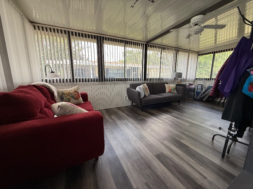 5453 Seven Oaks Dr a Sarasota, FL Mobile or Manufactured Home for Sale