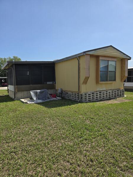 256 Five Iron Drive a Mulberry, FL Mobile or Manufactured Home for Sale