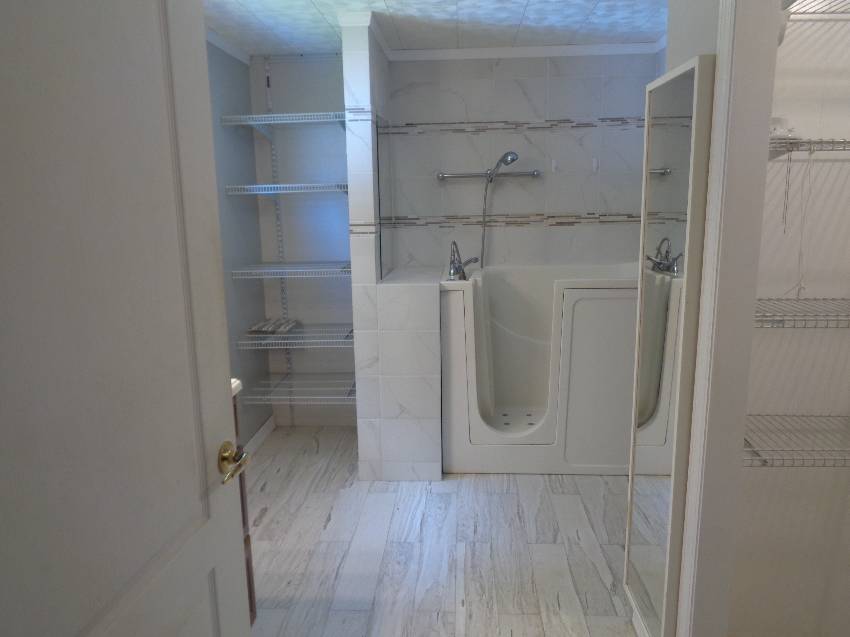 921 Fountainview Lake Dr a Lakeland, FL Mobile or Manufactured Home for Sale