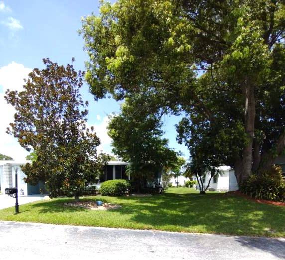40 Fairway Drive a Auburndale, FL Mobile or Manufactured Home for Sale