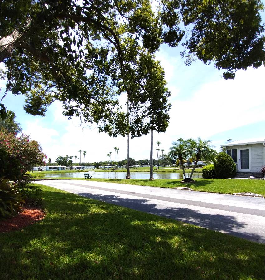 40 Fairway Drive a Auburndale, FL Mobile or Manufactured Home for Sale