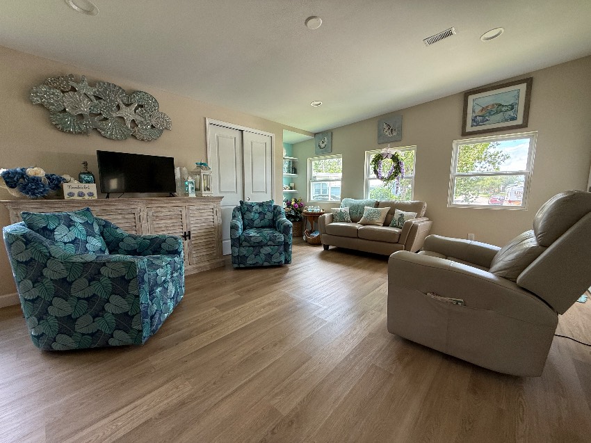 6497 Wakefield Ln a Sarasota, FL Mobile or Manufactured Home for Sale