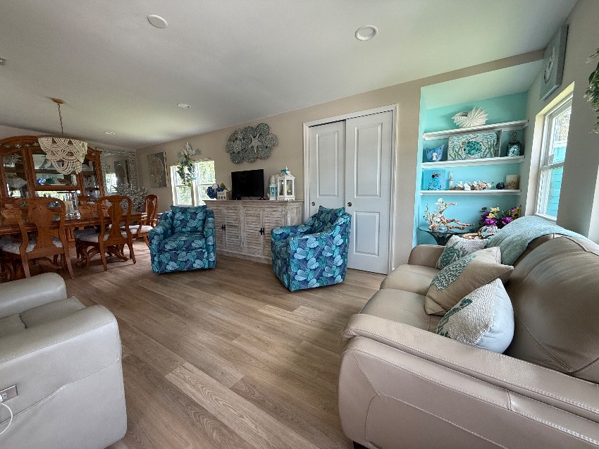 6497 Wakefield Ln a Sarasota, FL Mobile or Manufactured Home for Sale