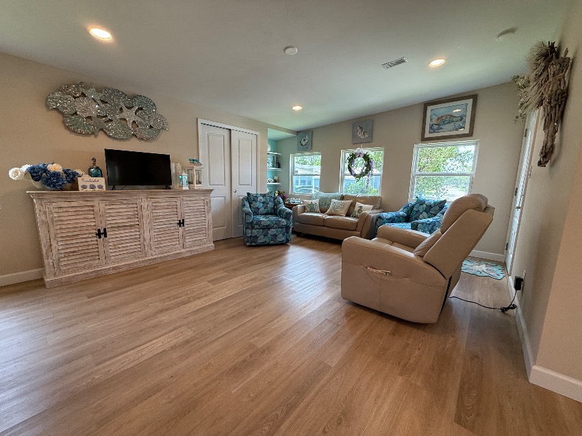 6497 Wakefield Ln a Sarasota, FL Mobile or Manufactured Home for Sale