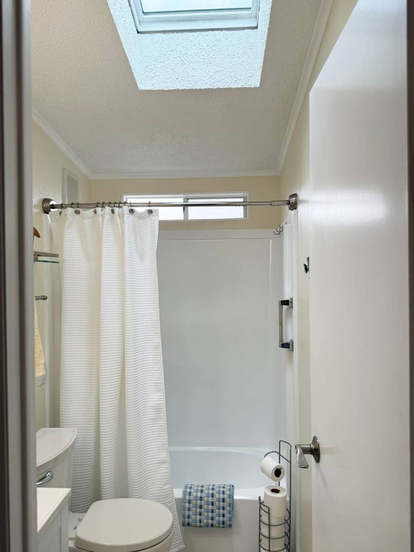 110 Jacaranda Terrace a Parrish, FL Mobile or Manufactured Home for Sale