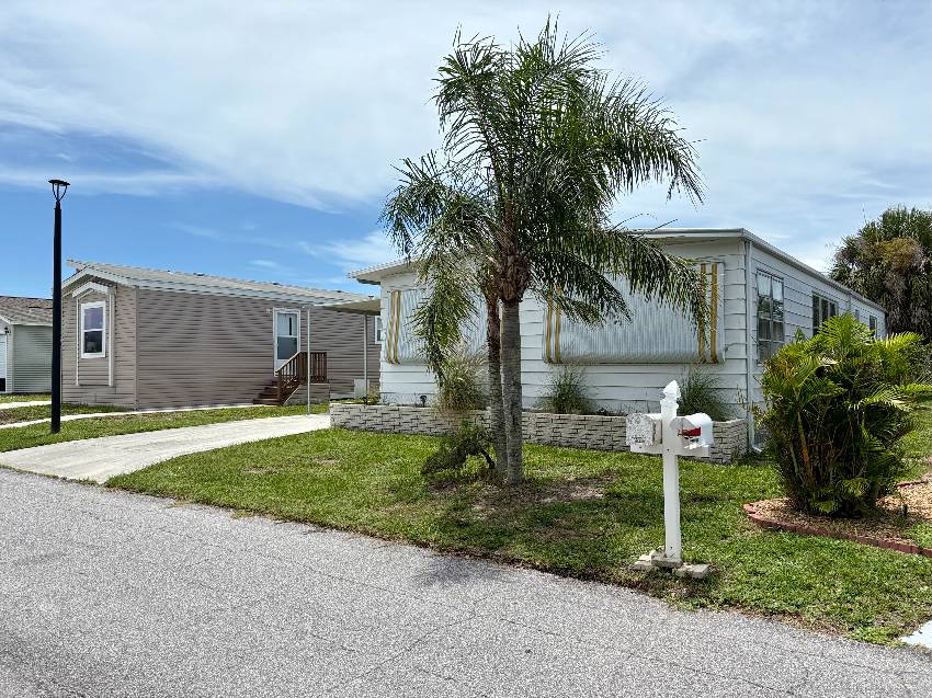421 Bimini a Venice, FL Mobile or Manufactured Home for Sale