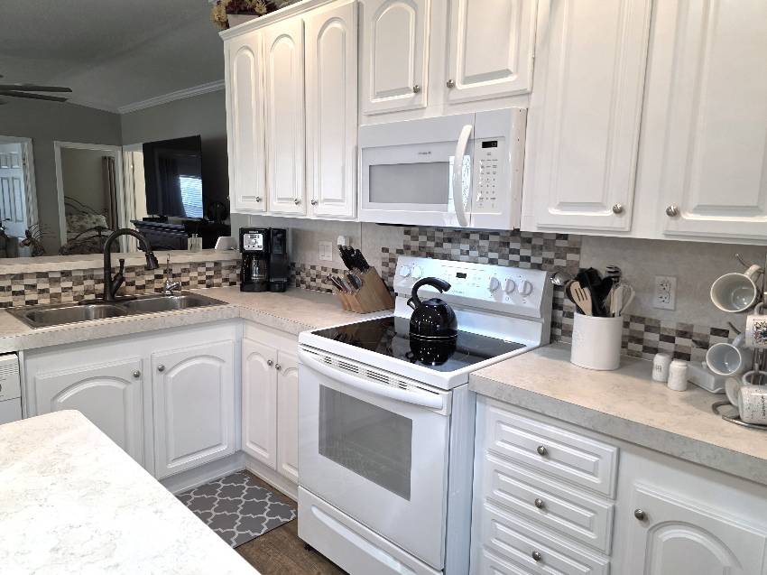 6907 W Pollans Lane a Homosassa, FL Mobile or Manufactured Home for Sale