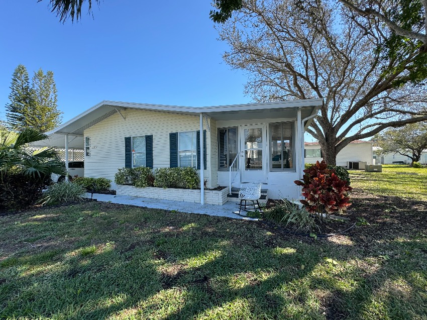 5331 Sherbourne Circle a Sarasota, FL Mobile or Manufactured Home for Sale