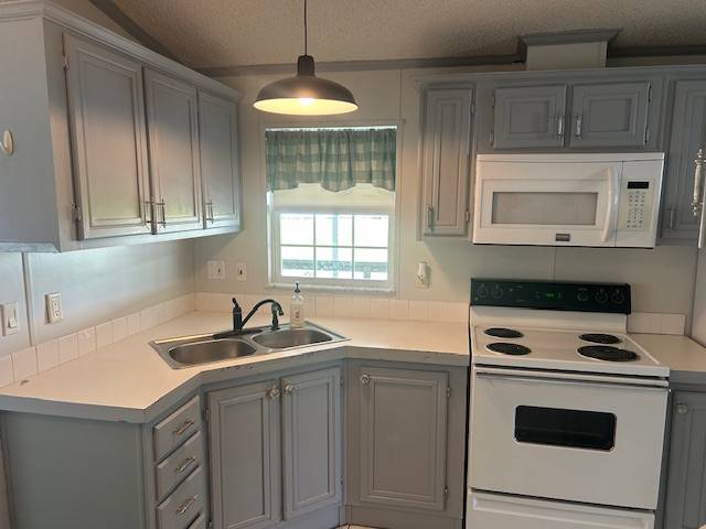 17031 Us Hwy 301 #105 a Dade City, FL Mobile or Manufactured Home for Sale
