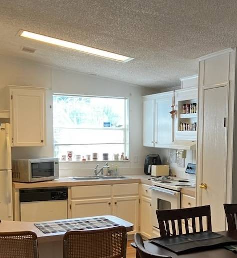 2115 Sawgrass Lane a Ruskin, FL Mobile or Manufactured Home for Sale