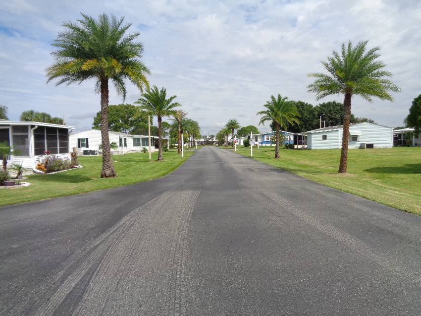 1629 Walking Horse Dr a Lakeland, FL Mobile or Manufactured Home for Sale