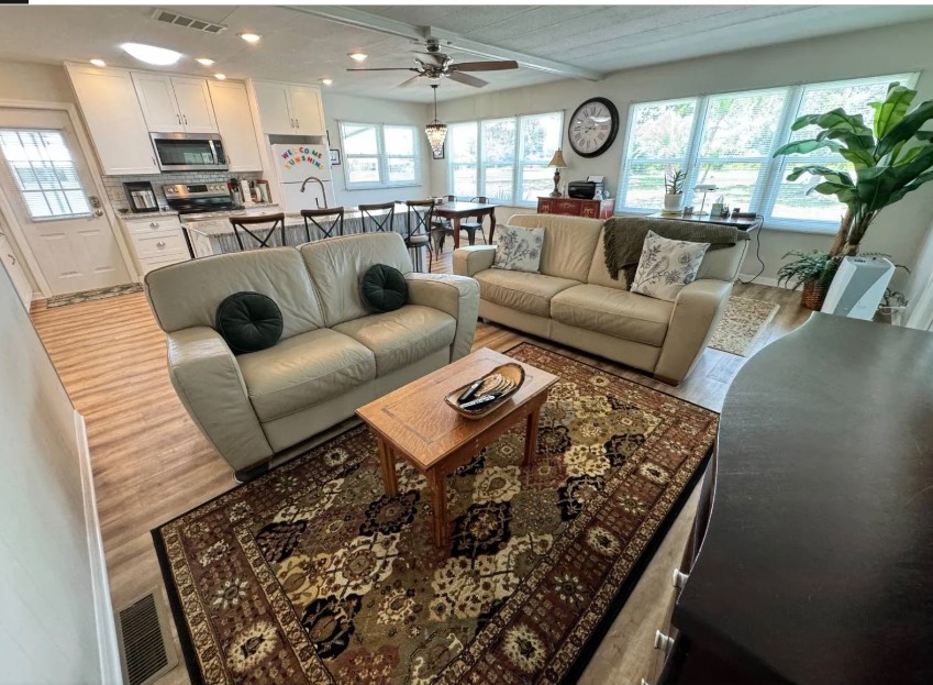 2109 Lakeview Dr a Sarasota, FL Mobile or Manufactured Home for Sale