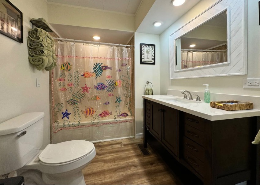 2109 Lakeview Dr a Sarasota, FL Mobile or Manufactured Home for Sale