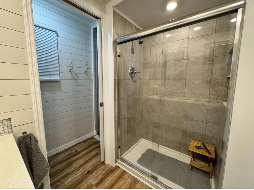 2109 Lakeview Dr a Sarasota, FL Mobile or Manufactured Home for Sale