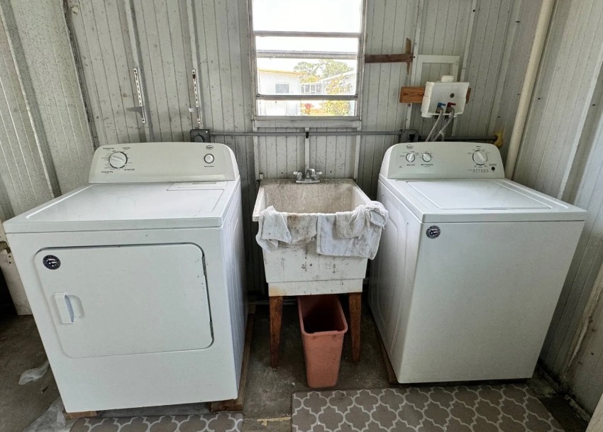 2109 Lakeview Dr a Sarasota, FL Mobile or Manufactured Home for Sale