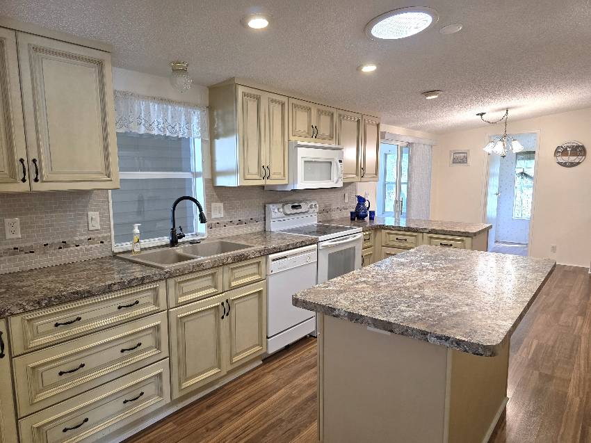 10253 S Hollington Terrace a Homosassa, FL Mobile or Manufactured Home for Sale
